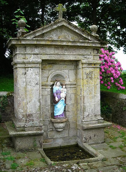 2011-05-12 24 Carmes Fontaine Notre Dame de la Clarte.JPG